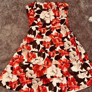 Looking to trade:White House black market 4 or 6sz